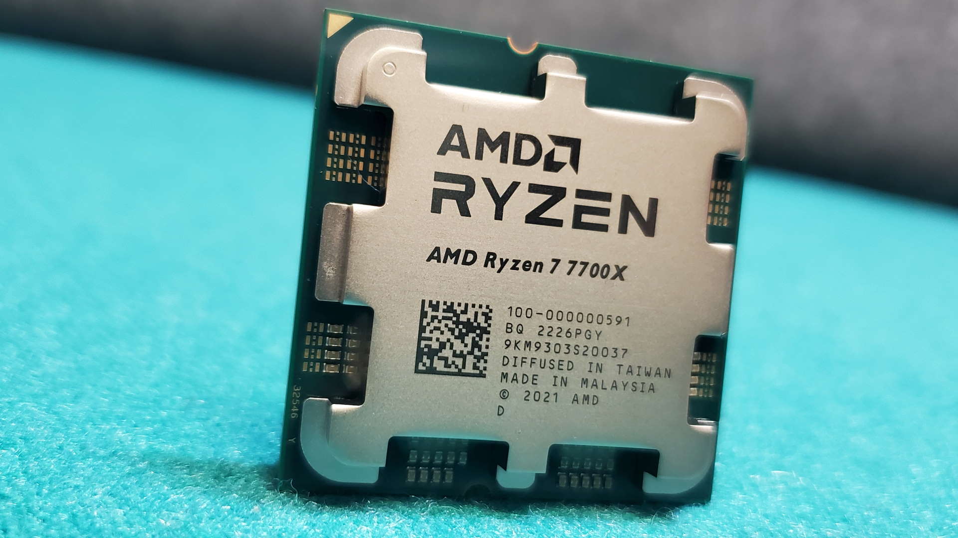 AMD Ryzen 7 7700X VS Intel Core i7 12700K y Core i7 13700K